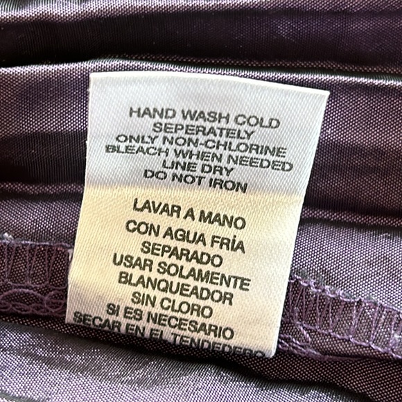 Agora purple pleated blouse. Missing one button. Size Large. - Picture 6 of 7